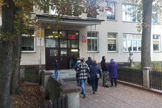 Tak wyglądają wybory w Olsztynie. Mieszkańcy poszli oddać swoje głosy [ZDJĘCIA]