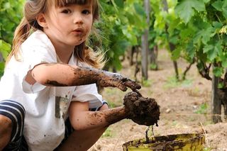 Nie śmiej się, gdy twoje dziecko je własną KUPĘ. Ono cierpi na ZESPÓŁ PICA