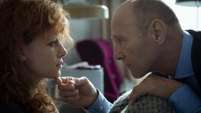 Kod genetyczny odc. 3. Janusz Zadara (Krzysztof Pieczyński), Iza (Karolina Gruszka)