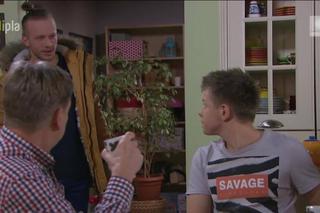 Pierwsza miłość odcinek 2435 Grzegorz (Jan Jankowski) Filip Błażej (Paweł Krucz)