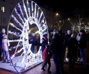 Bytomski rynek świeci się jak choinka. Gwiazda DeLoreana rozświetliła Bytomski Jarmark Świąteczny