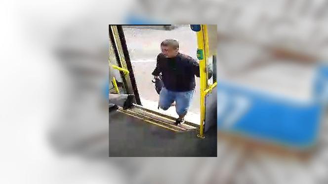Ten mężczyzna uderzył w tramwaju starszego człowieka!