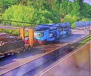 Kamera nagrała moment wypadku. Auto zmiażdżone, 1 osoba nie żyje