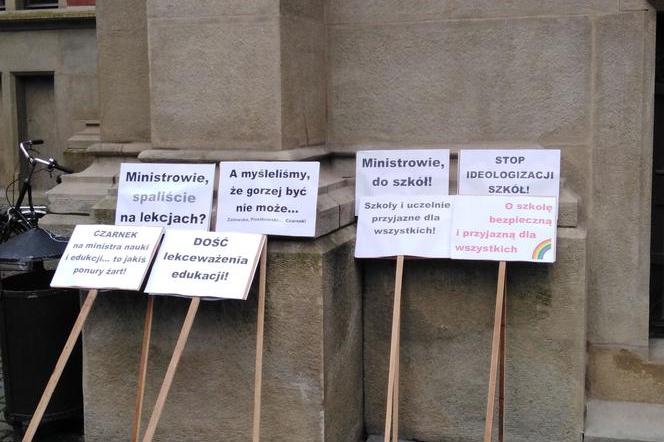 Szkoły dostały w twarz od rządu. W Krakowie protestowali przeciwko nowemu ministrowi