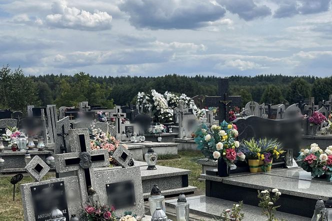 Tuszów Narodowy. Grób Dominiki i Grzesia, którzy zginęli w tragicznym wypadku