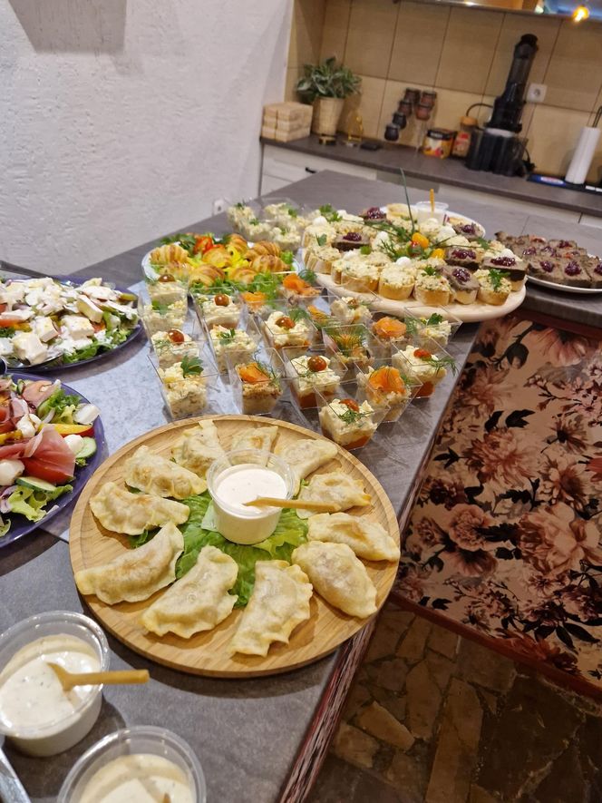 W Urzędzie Miasta Leszna otwarto Bistro Szczypta Smaku. Co można zjeść i za ile?