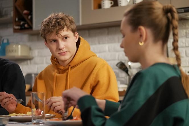 Pierwsza miłość, odcinek 3610: Jolka (Justyna Zielska), Tomek (Oskar Wojciechowski)