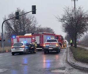 Zderzenie osobówki z pojazdem strażackim na ul. Warszawskiej w Siedlcach