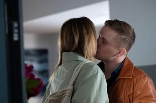 Barwy szczęścia odc. 2990: Asia Sokalska (Anna Gzyra-Augustynowicz), Hubert (Marek Molak)