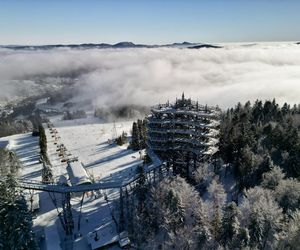 Najpiękniejsza wieża widokowa w Małopolsce w zimowej scenerii. Już zapraszają turystów [GALERIA]