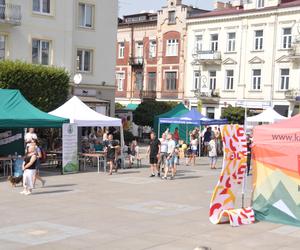 Rzemieślniczy Bazar w Kielcach. Były stoiska handlowe oraz atrakcje