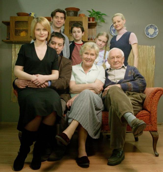 M jak miłość: Barbara (Teresa Lipowska), Lucjan (Witold Pyrkosz), Hanka (Małgorzata Kożuchowska), Marta (Dominika Ostałowska), Norbert v(Mariusz Sabiniewicz), Marek (Kacper Kuszewski), Mateusz (Krystian Domagała)