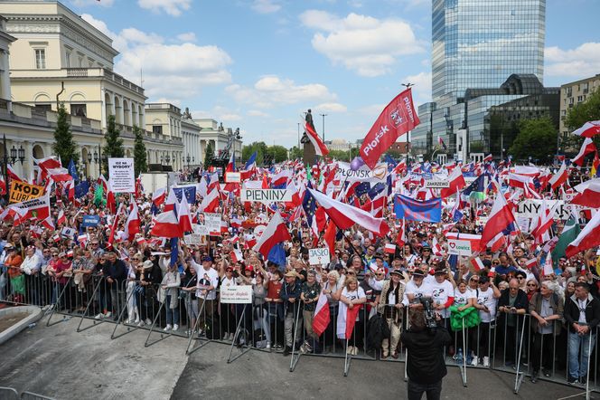 Dwa marsze w Warszawie. Wyborcy zgromadzili się w stolicy