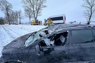 Fatalne warunki na drogach! Dwa auta wylądowały na dachu [ZDJĘCIA]