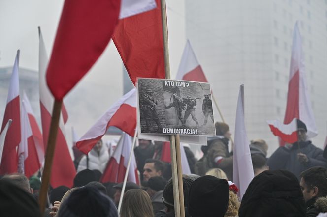 Transparenty na Marszu Niepodległości 2024