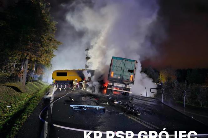 Śmiertelny wypadek pod Grójcem na DK 50 - Zderzyły się dwie ciężarówki