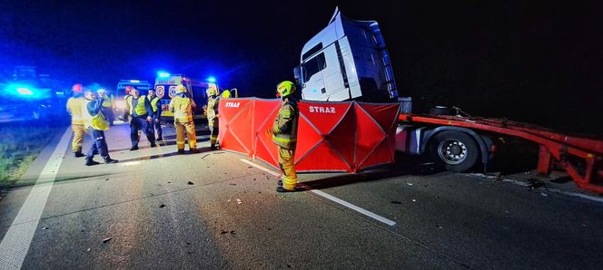 Śmiertelny wypadek na S8 pod Wieruszowem. Mężczyzna zginął w zderzeniu dwóch tirów [ZDJĘCIA].