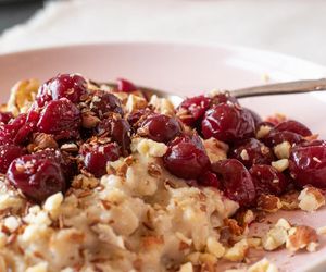 Płatki owsiane łączę z tymi 2 składnikami. Owsianka Czarny las to sposób na udany dzień 