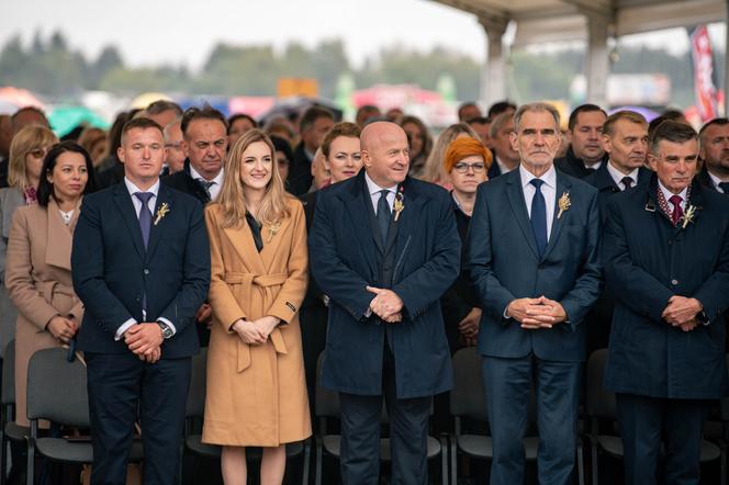 Pogoda się nie udała, ale za to dożynki tak. W Radawcu wystąpił zespół Wilki [GALERIA]