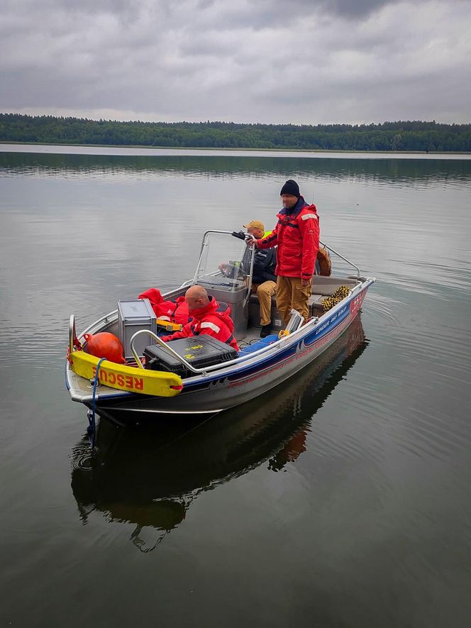 Dramat na jeziorze pod Szczytnem. Poszukiwania trzech nastolatków