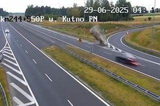 Samochód wbił się w poduszkę zderzeniową i koziołkował. Aż trudno uwierzyć