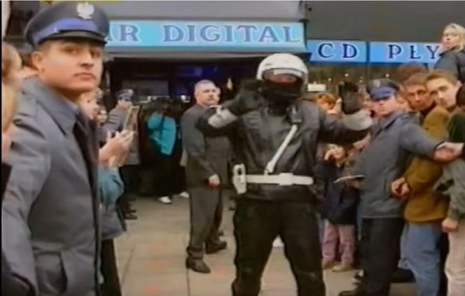 Michael Jackson zmarł 16 lat temu. Gdy odwiedził Polskę, wszyscy wstrzymali oddech. Te zdjęcia zachwycają