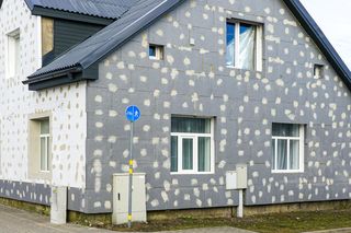 Styropian biały czy grafitowy? Jak wybrać materiał do ocieplenia domu