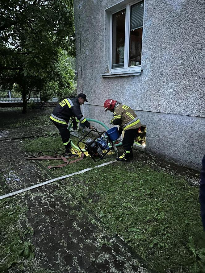 Potężna ulewa zamieniła drogi w rwące potoki. Oberwanie chmury nad Tarnowem