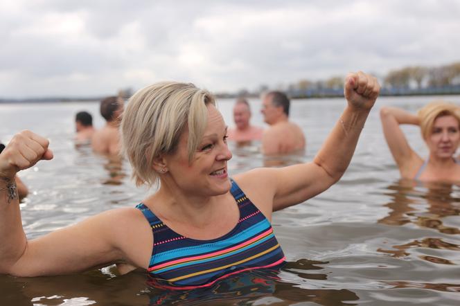 Było gorąco! Lubelskie morsy dały pierwszego w tym roku nura