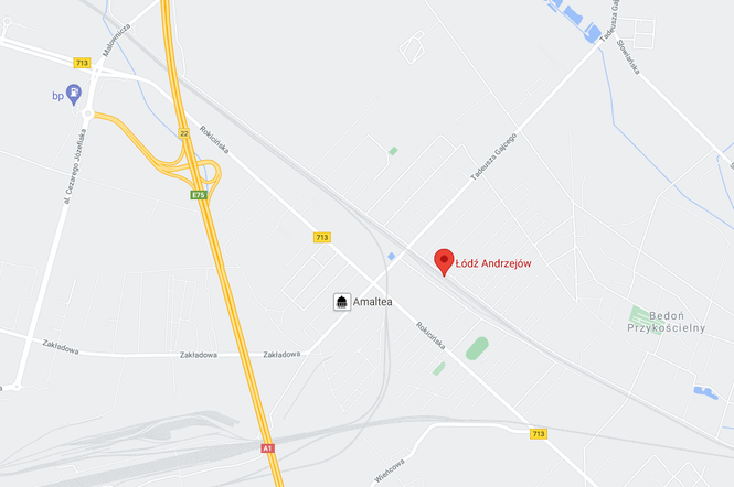 Przejazdy kolejowe blokują ruch w Andrzejowie.