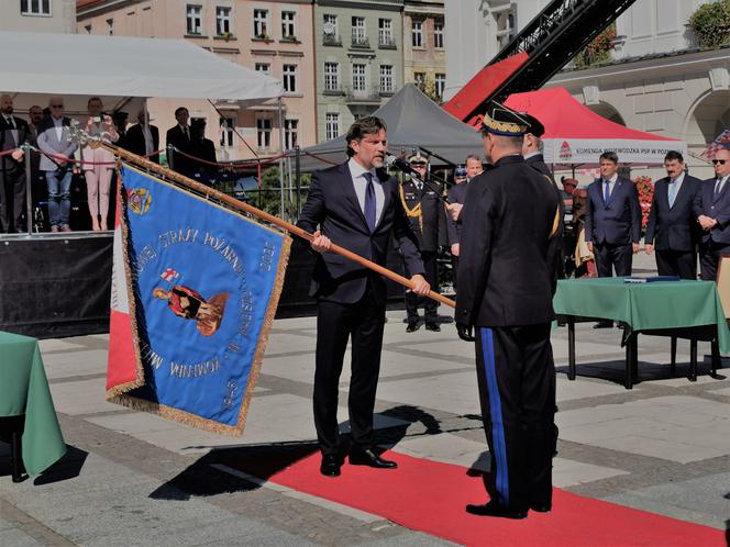 Uroczystość nadania sztandaru Komendzie Miejskiej Państwowej Straży Pożarnej w Kaliszu