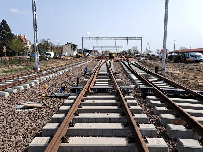 Podróż koleją z Ełku do Olsztyna będzie krótsza. Pociągi pojadą z prędkością nawet 160 km/h!