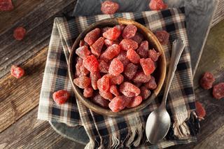 Owoce w cukrze do ciast i deserów: jak zrobić kandyzowane owoce?