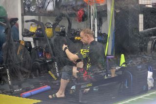 Bartosz Żukowski na siłowni