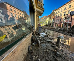  Powódź w Kłodzku. Ołtarze pływały w kilku metrowej wodzie. Ta powódź była najgorsza