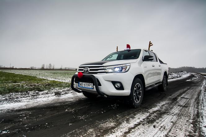 Toyota Hilux Selection 2.4 D-4D 4x4 - pomocnik Świętego Mikołaja