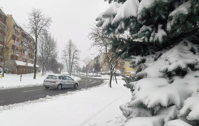 Białystok. Kwietniowy atak zimy. Osiedle pod śniegiem