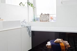 Płytki cementowe w modnej aranżacji łazienki 2015