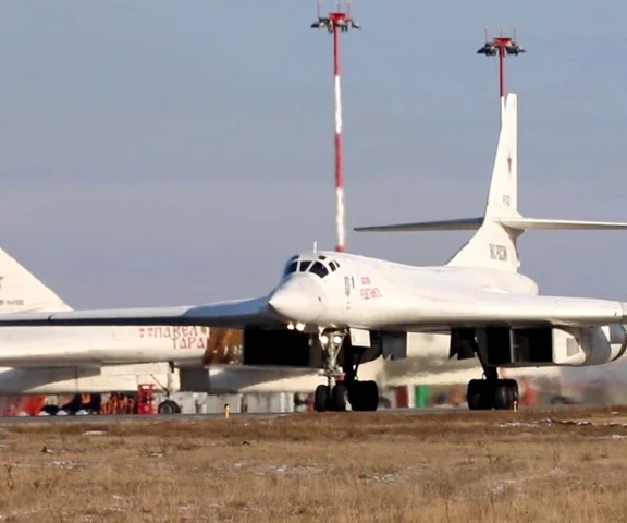 Nowe bombowce Tu-160M dla Rosji. Dostawa po latach opóźnień