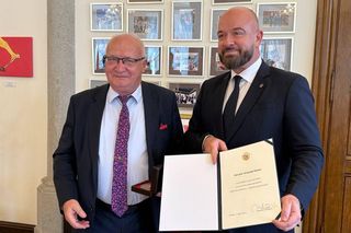 Wrocław docenił profesora Krzysztofa Simona. Otrzymał prestiżowe odznaczenie 