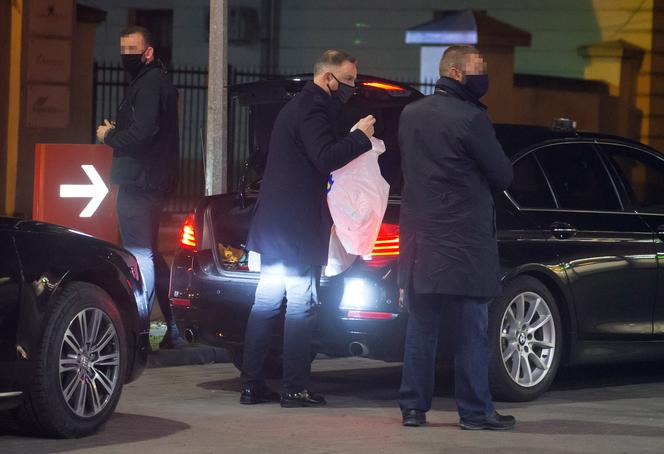 Tajna wizyta na cmentarzu. Andrzej Duda 