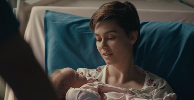 	Na dobre i na złe odc. 959 finał sezonu. Blanka (Pola Gonciarz), jej córka Nina (Michalina Grot)