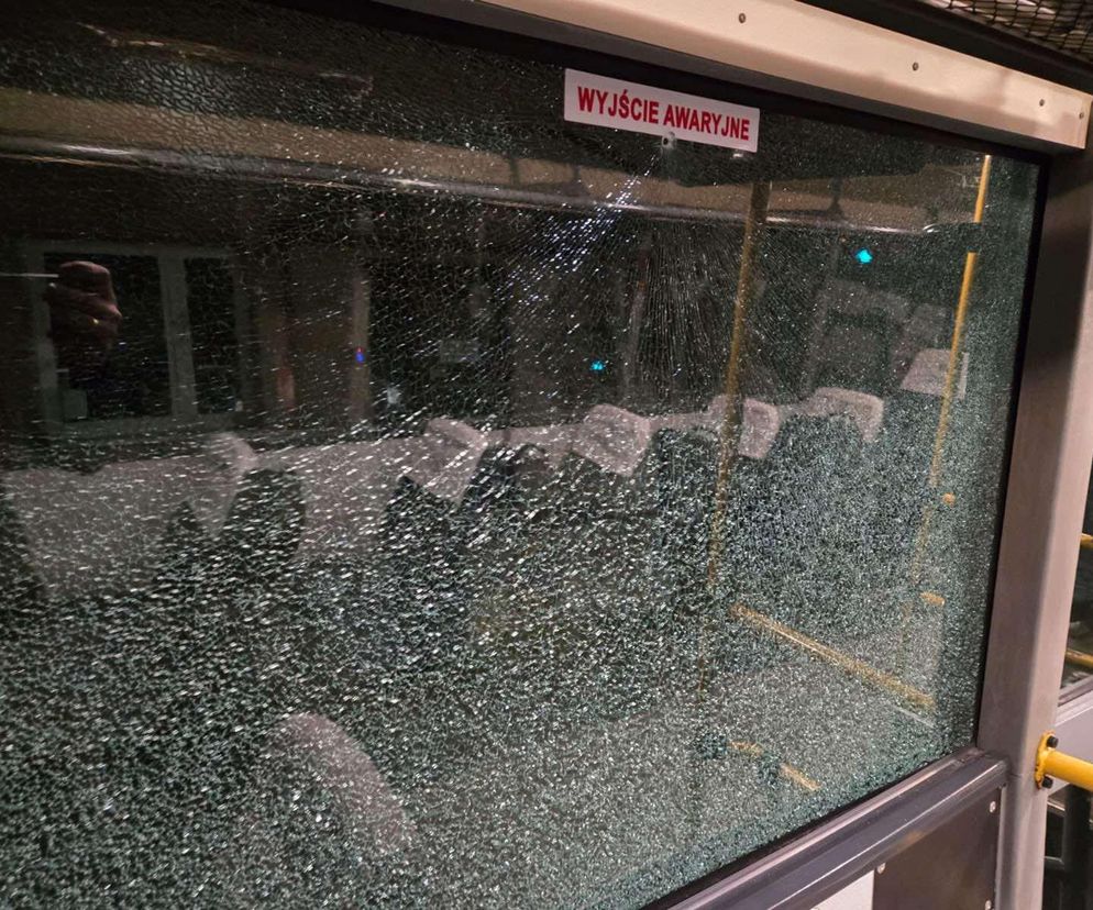 Ktoś strzelał do autobusu w Jeleniej Górze