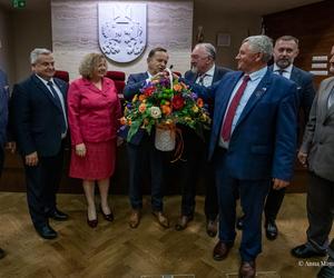 Podkarpackie. Policja z alkomatem na sesji sejmiku! Jubileusz marszałka zakłócony 