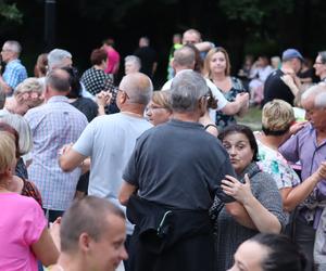 Wirują warkocze i wstążeczki. Tak bawili się lublinianie na potańcówce w skansenie!