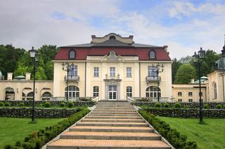 Ten pałac wzniesiono obok największego browaru w Małopolsce. Przed II wojną światową gościł w nim prezydent Ignacy Mościcki