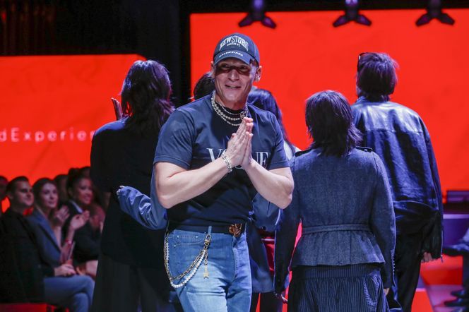 Bart Pniewski z córką i ukochaną na celebryckiej imprezie. Światowo?