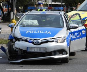  Zderzenie radiowozu z autem na Białołęce. Jeden policjant do szpitala