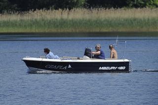 Kwaśniewscy szaleli na motorówce na Mazurach