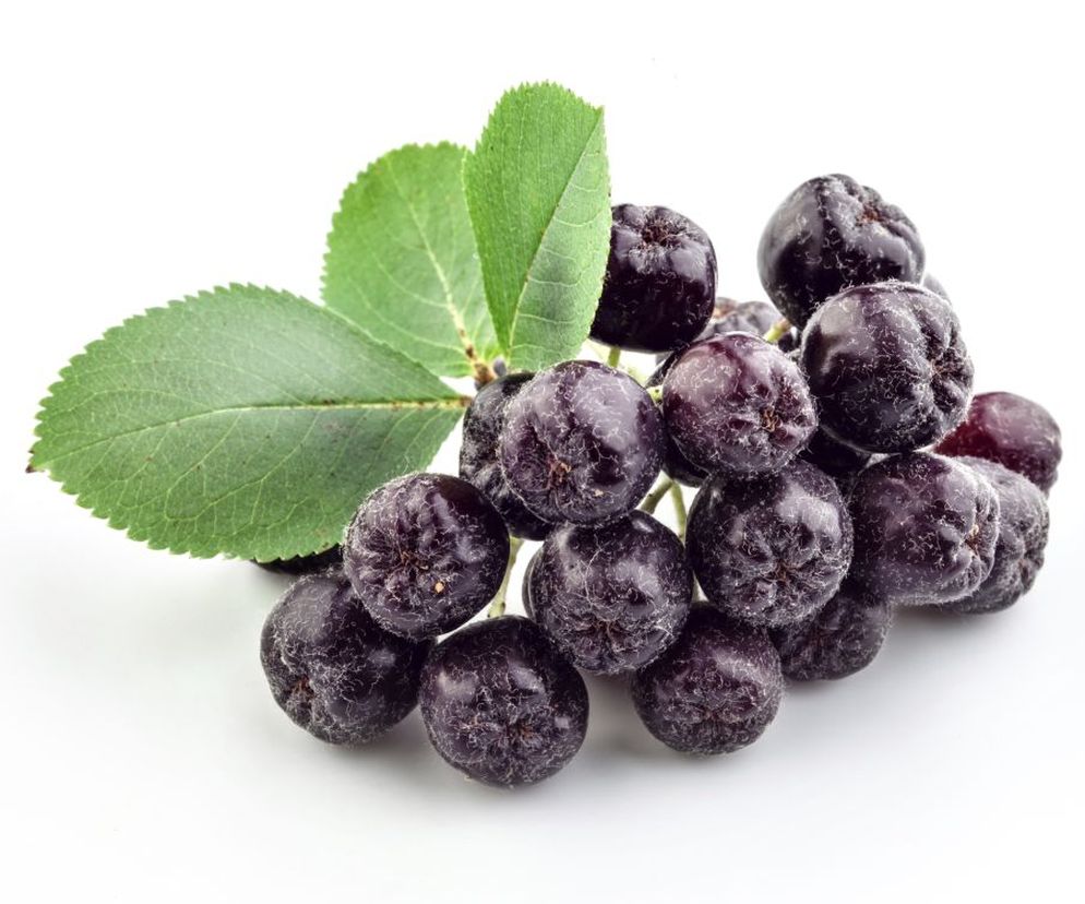 Przetwory z aronii  zawierają sporo witamin, składników mineralnych i innych prozdrowotnych substancji. Wypróbuj  przepisy  na przetwory z aronii:  dżem,  przecier i konfiturę, a także marmoladę i galaretkę.